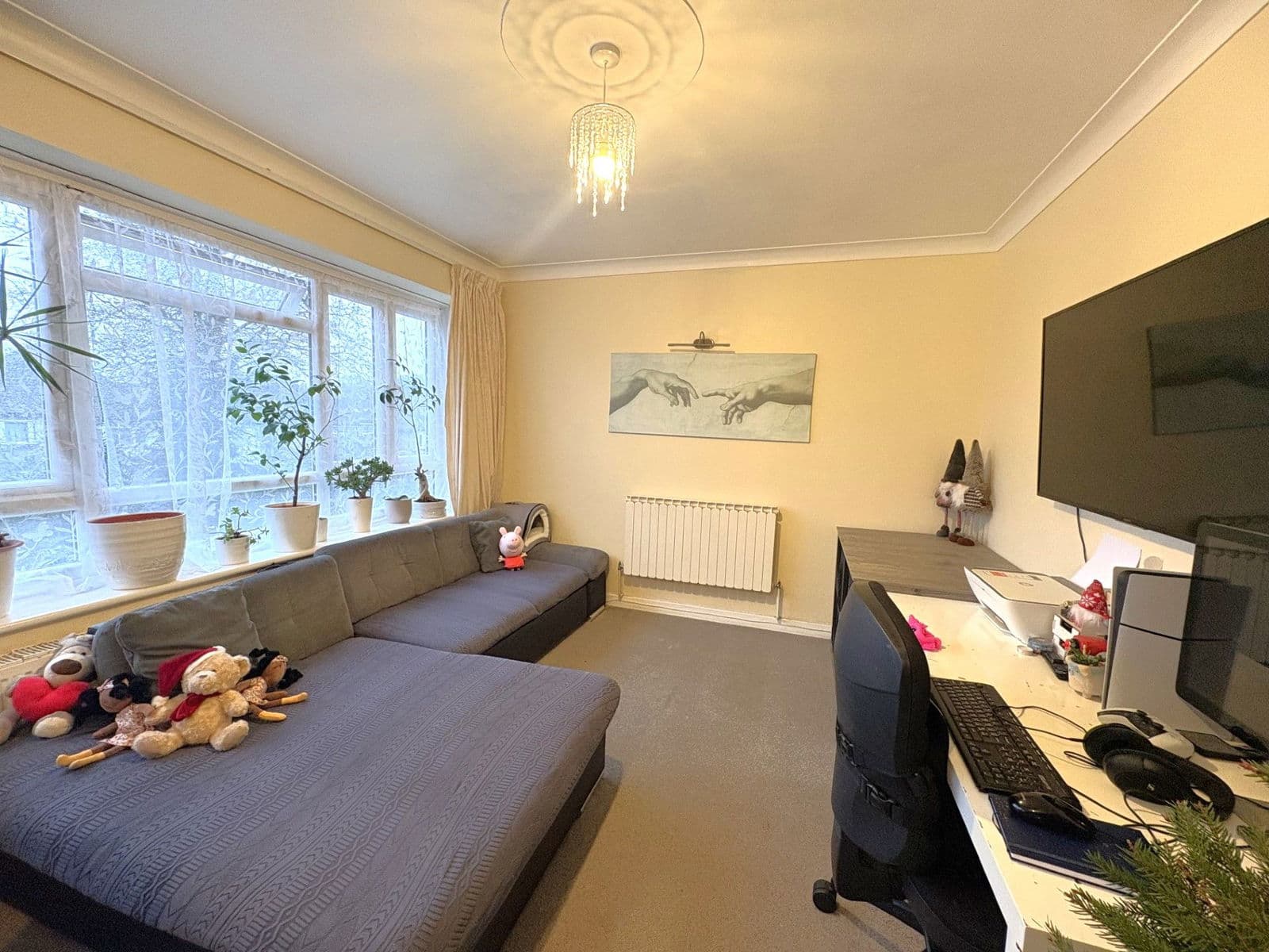 2 Bed Flat, Regents Court, Edgware — photo 2