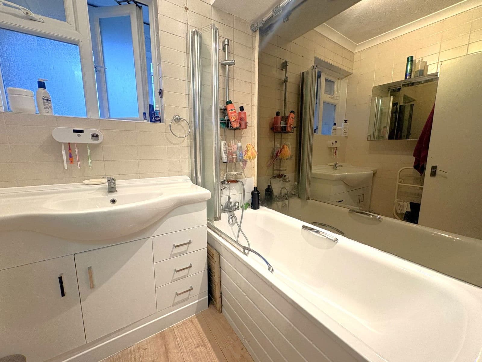 2 Bed Flat, Regents Court, Edgware — photo 6