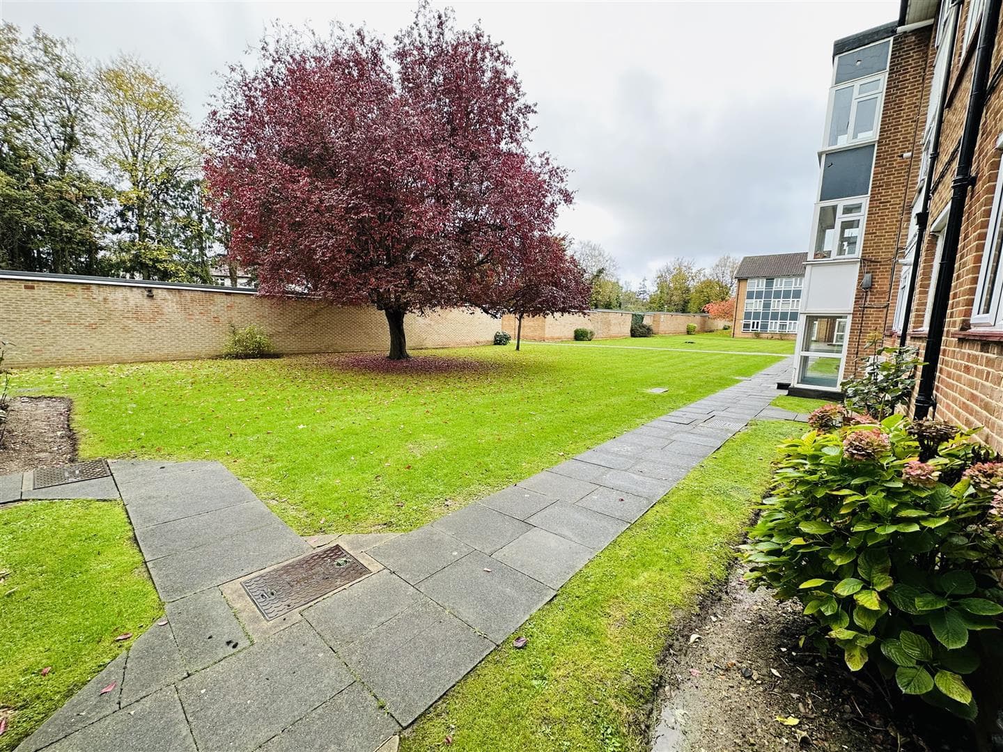 2 Bed Flat, Regents Court, Edgware — photo 8