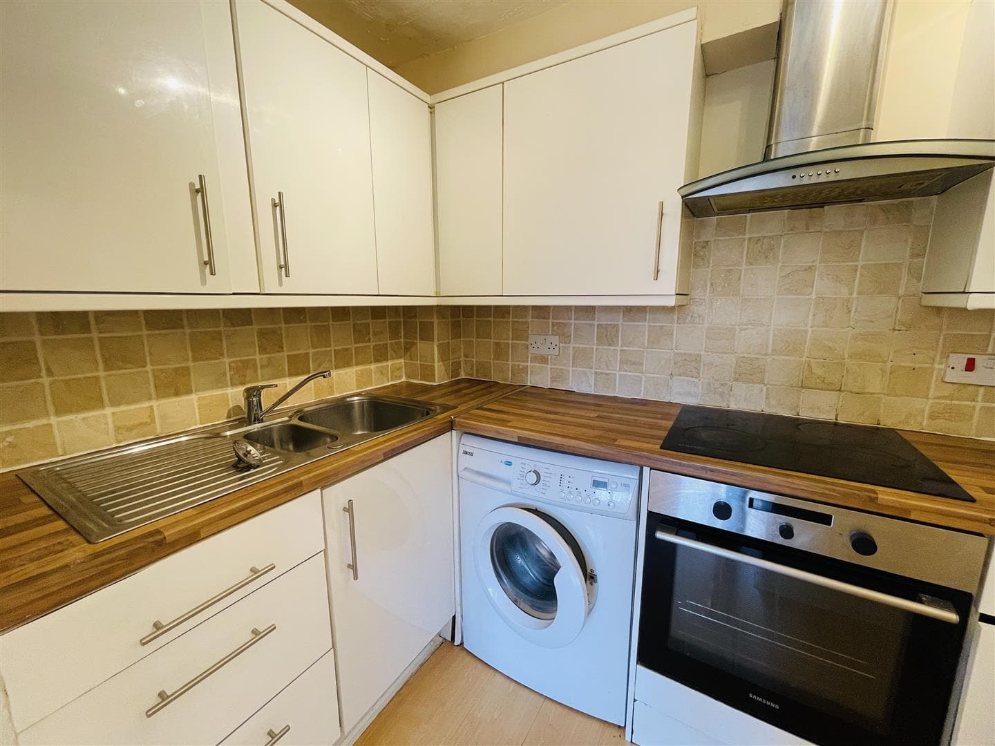 2 Bed Apartment, Mavis Court, Raven Close, Colindale — photo 4