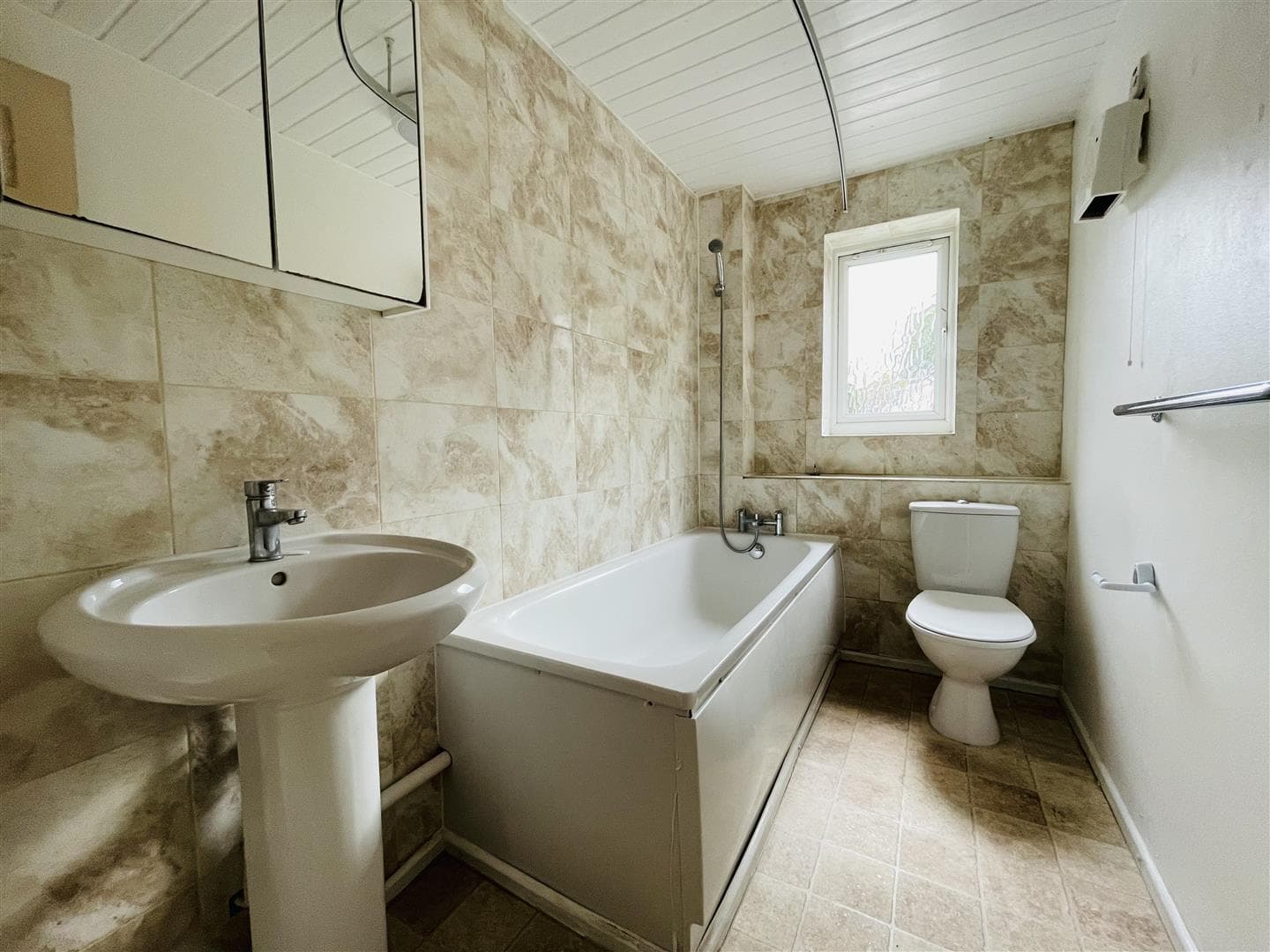 2 Bed Apartment, Mavis Court, Raven Close, Colindale — photo 2
