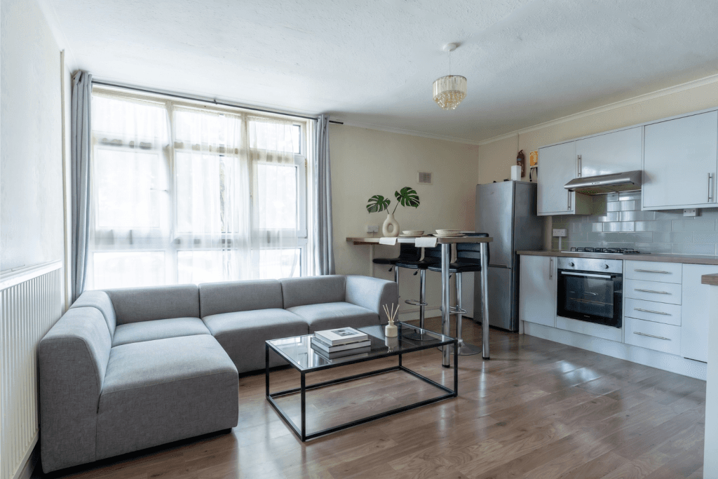 A Chain Free Four Bedroom Maisonette with a Private front Garden — photo 3