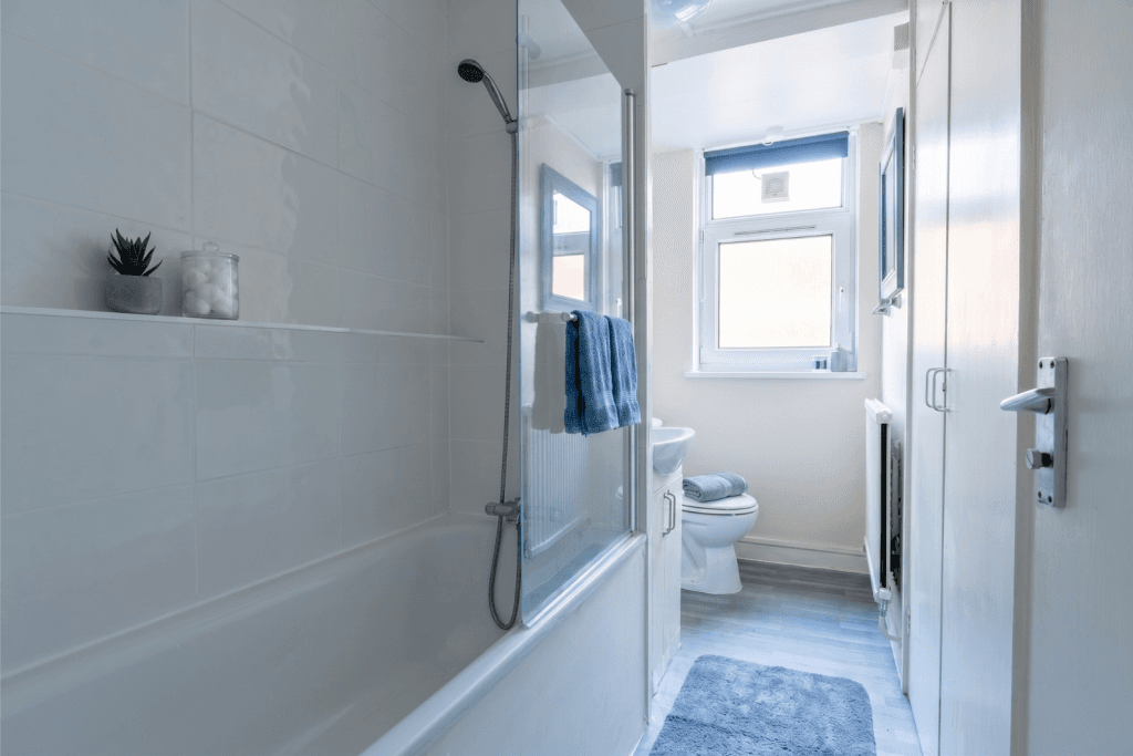 A Chain Free Four Bedroom Maisonette with a Private front Garden — photo 4