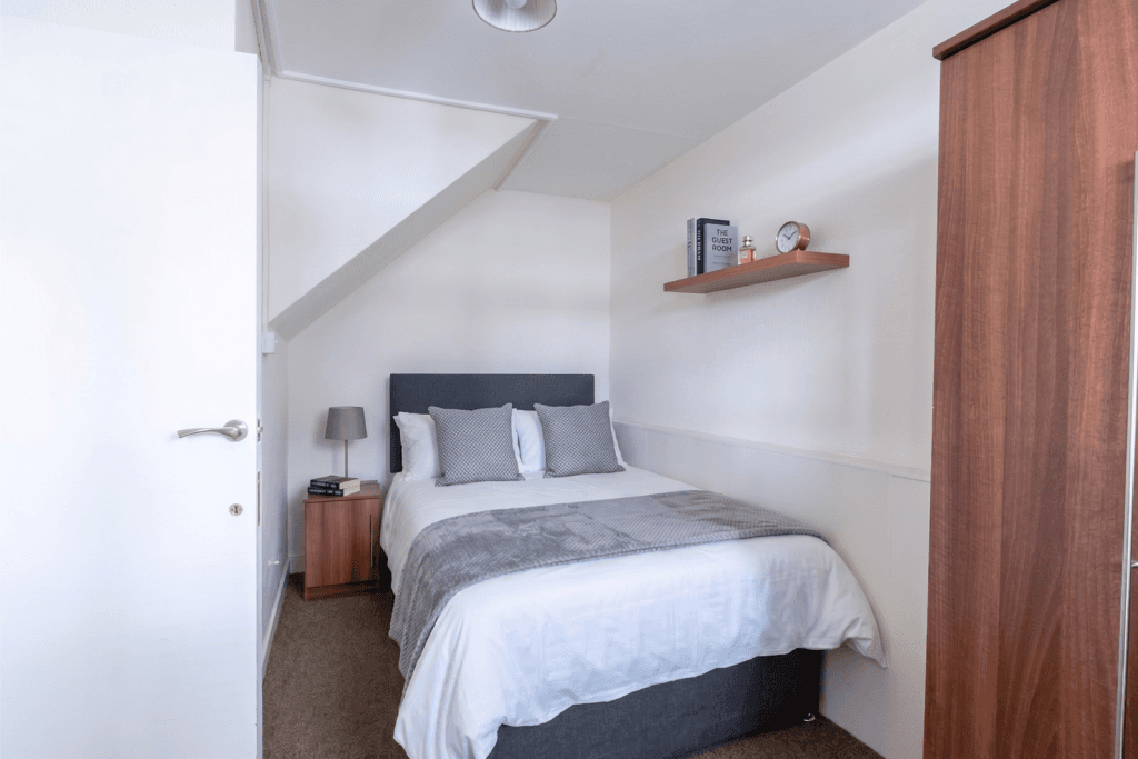A Chain Free Four Bedroom Maisonette with a Private front Garden — photo 6
