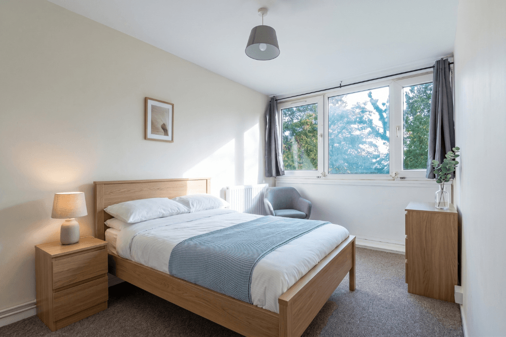 A three bedroom split level flat fully refurbished — photo 2