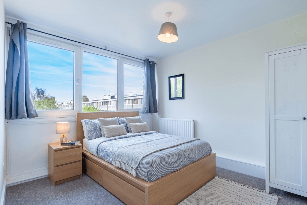 A three bedroom split level flat fully refurbished — photo 3
