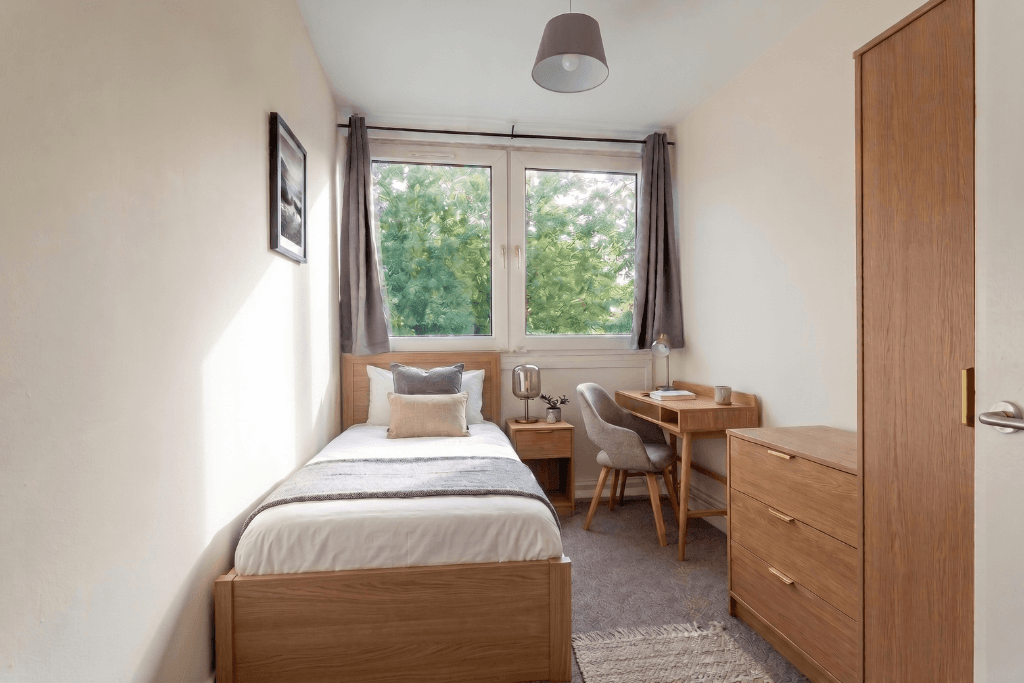 A three bedroom split level flat fully refurbished — photo 5