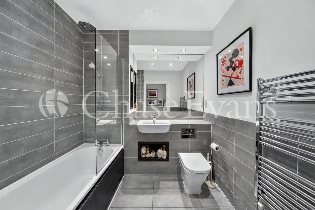 1 Bedroom fully furnished flat with balcony views and communal garden — photo 3
