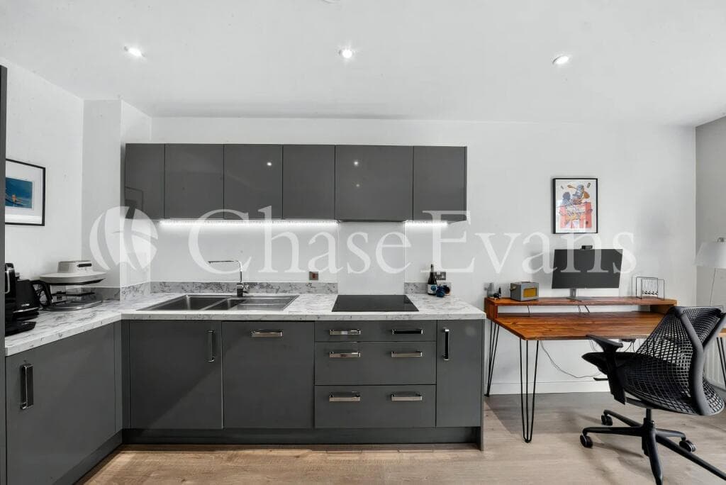 1 Bedroom fully furnished flat with balcony views and communal garden — photo 7