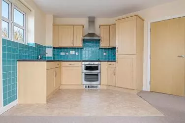 2 bedroom flat with open plan reception and kitchen — photo 2