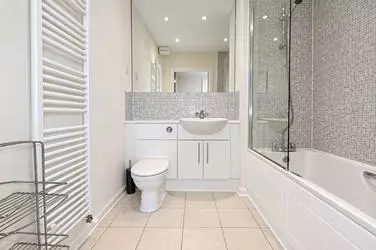 2 bedroom flat with open plan reception and kitchen — photo 3