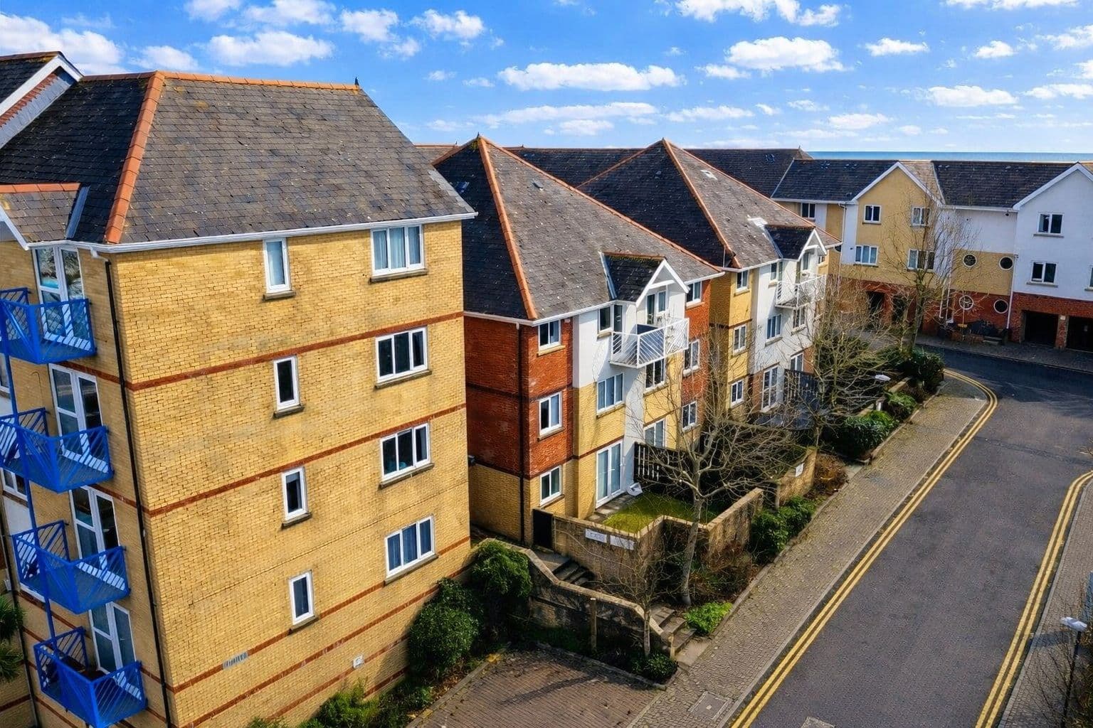 2 bedroom flat with Garden Access