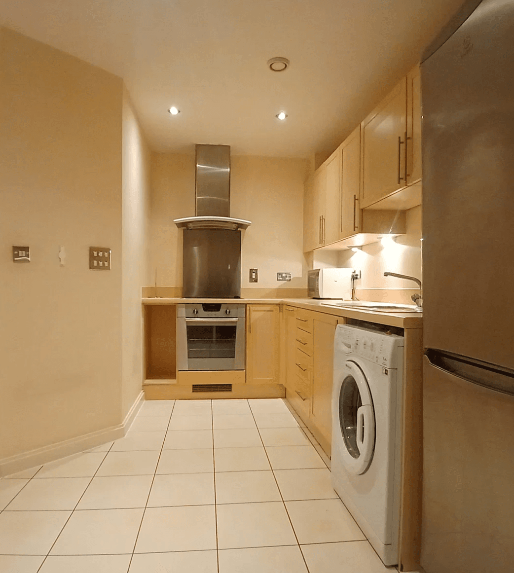 1 Bedroom Flat with Balcony, communal gym and pool — photo 2