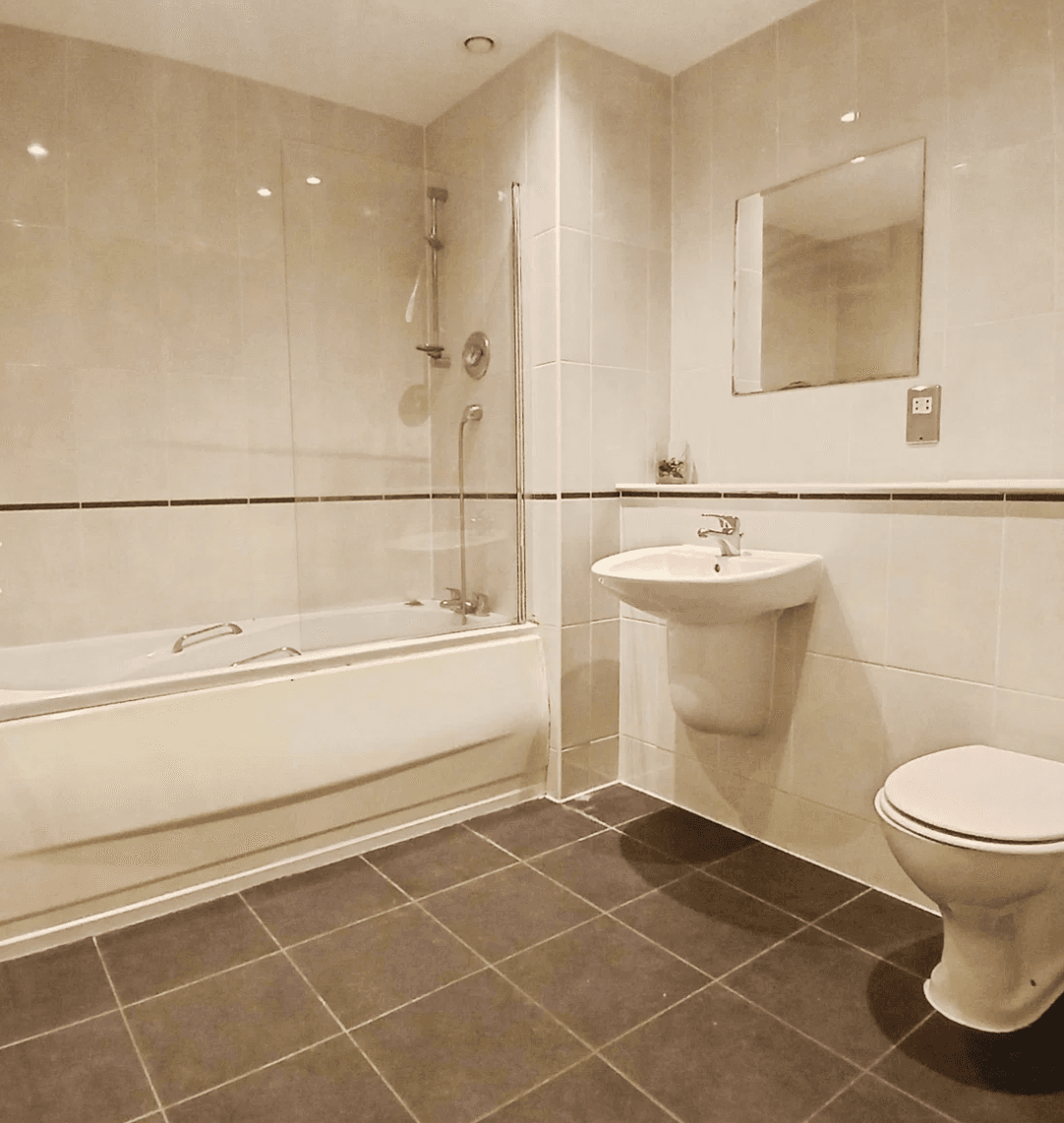 1 Bedroom Flat with Balcony, communal gym and pool — photo 5