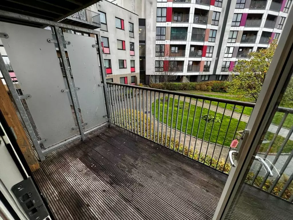1 Bedroom Flat with Balcony — photo 6
