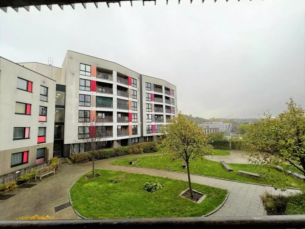 1 Bedroom Flat with Balcony