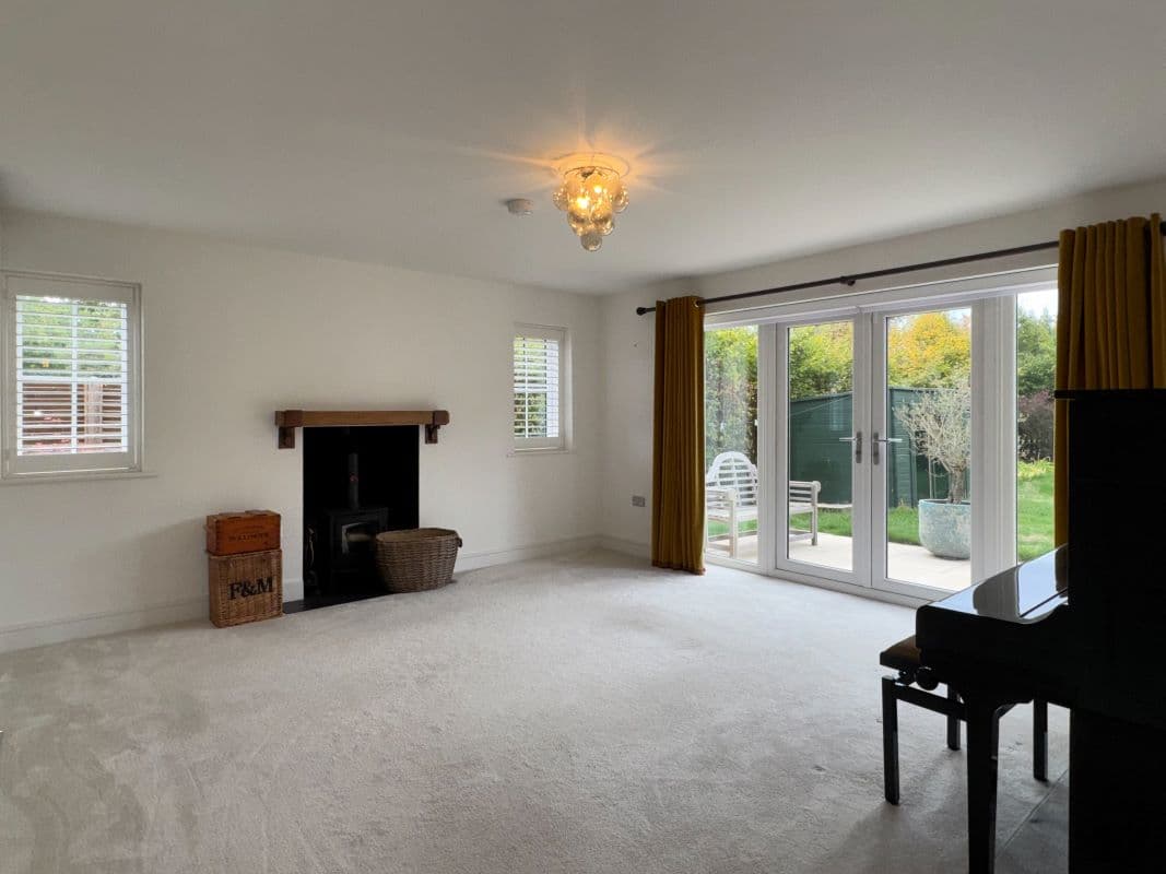 4 Bedroom detached Freehold — photo 2